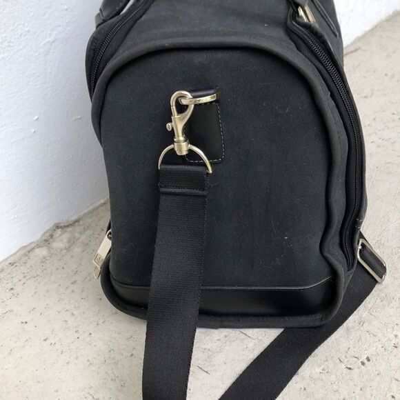 DVF Makeup Carry on - Picture 2 of 9